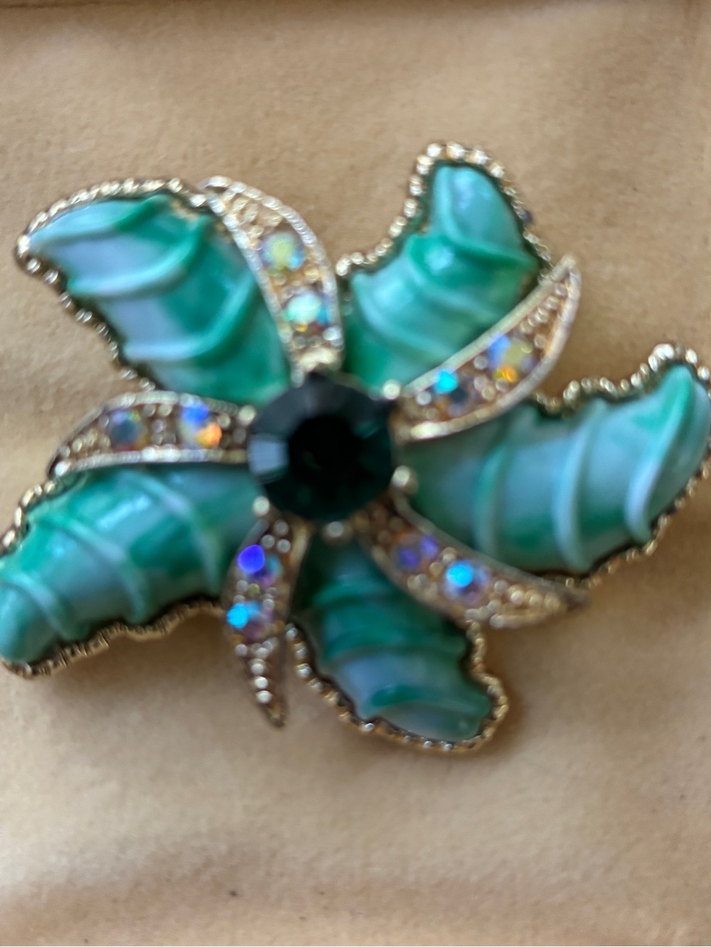 New Precious Pins Starfish Brooch embellished Sea gemstones
